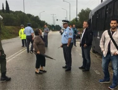 «Ξέφυγε» η κατάσταση έξω από τον ΧΥΤΑ Λευκίμης στην Κέρκυρα – Στο νησί 13 διμοιρίες των ΜΑΤ